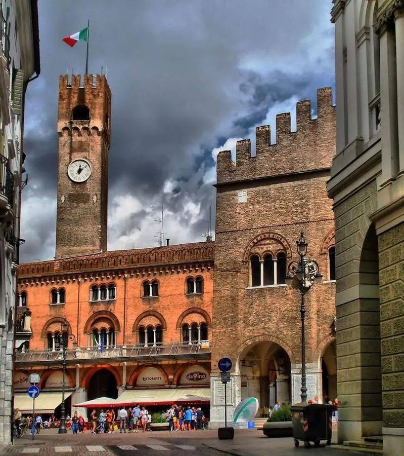 Holiday Treviso Suite Lombardi Экстерьер фото